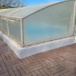 Chalet Sous Les Sapins, Calme, Superbe Vue Avec Piscine Et Sauna *