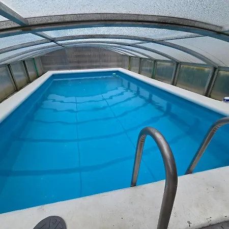 Chalet Sous Les Sapins, Calme, Superbe Vue Avec Piscine Et Sauna *