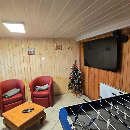 Chalet Sous Les Sapins, Calme, Superbe Vue Avec Piscine Et Sauna *