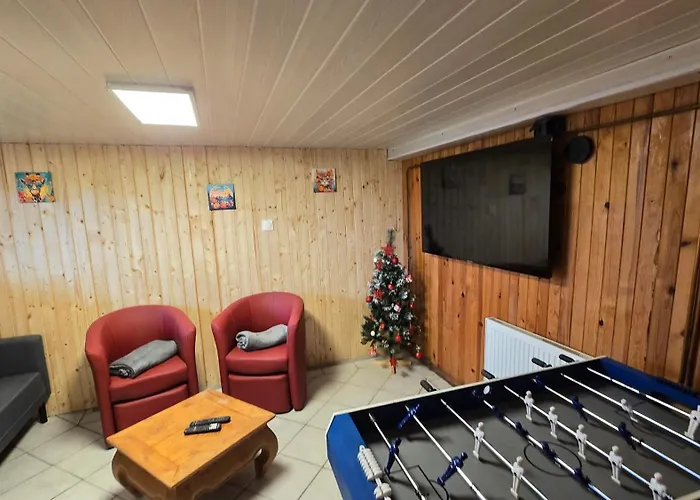 Chalet Sous Les Sapins, Calme, Superbe Vue Avec Piscine Et Sauna *